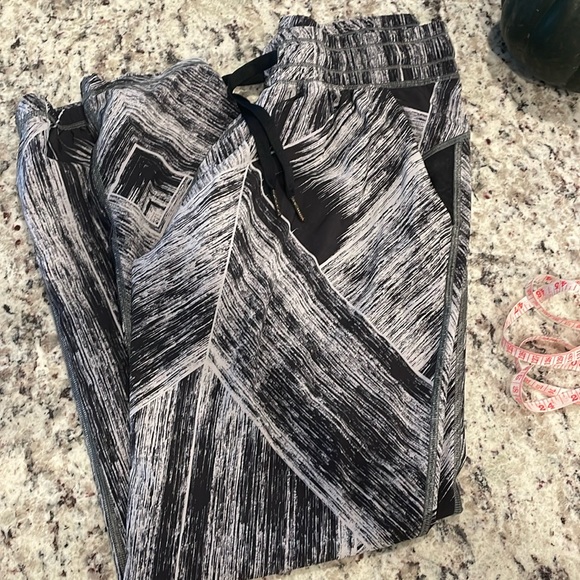 Lululemon Pants Namaskar Size 4 - Picture 2 of 12